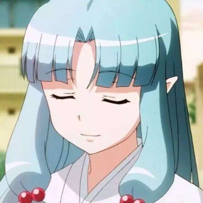 女子亲宝宝脚丫嘴唇肿成香肠